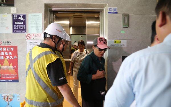 宏泰证券 被困电梯怎么办？北京海淀开展电梯救援应急演练